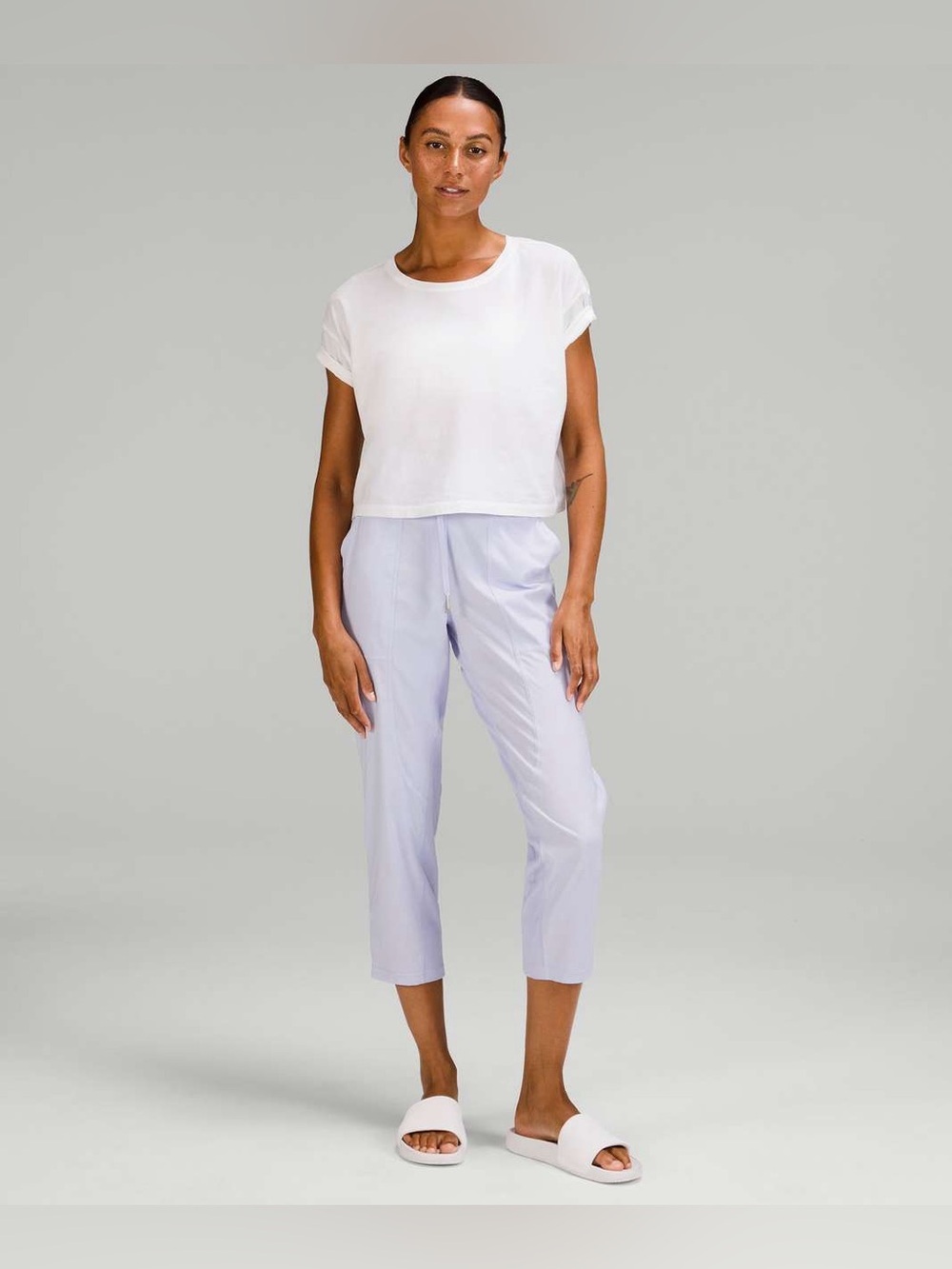 Lululemon Dance Studio Mid-Rise Crop 25"
Pastel Blue size 4